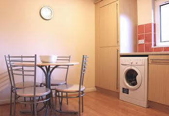 אדינבורו Grosvenor Gardens Hotel מראה חיצוני תמונה